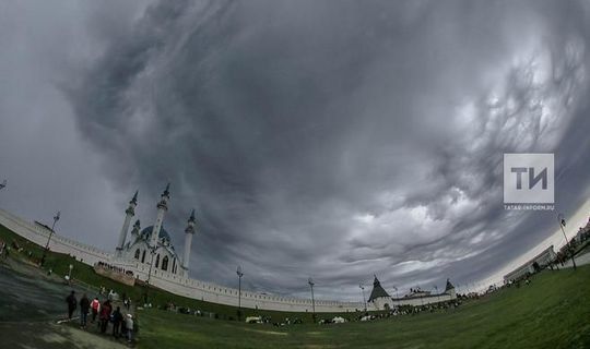 Татарстан синоптиклары көчле җил, яшенле яңгыр һәм боз хакында кисәтә