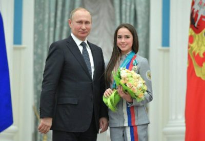 Путин Алинә Заһитованы Дуслык ордены белән бүләкләде